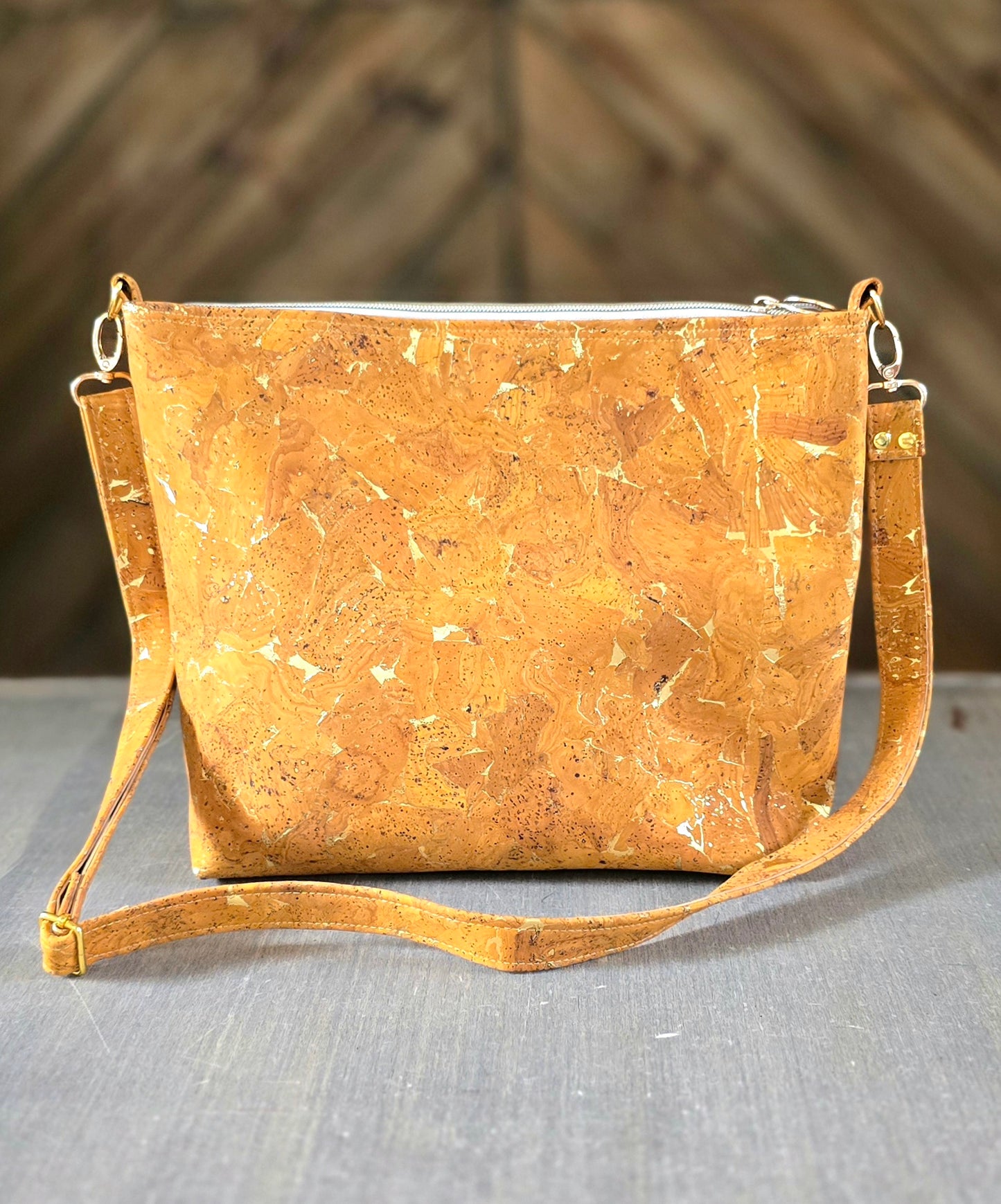 Yellow-gold flakes Cork Bag