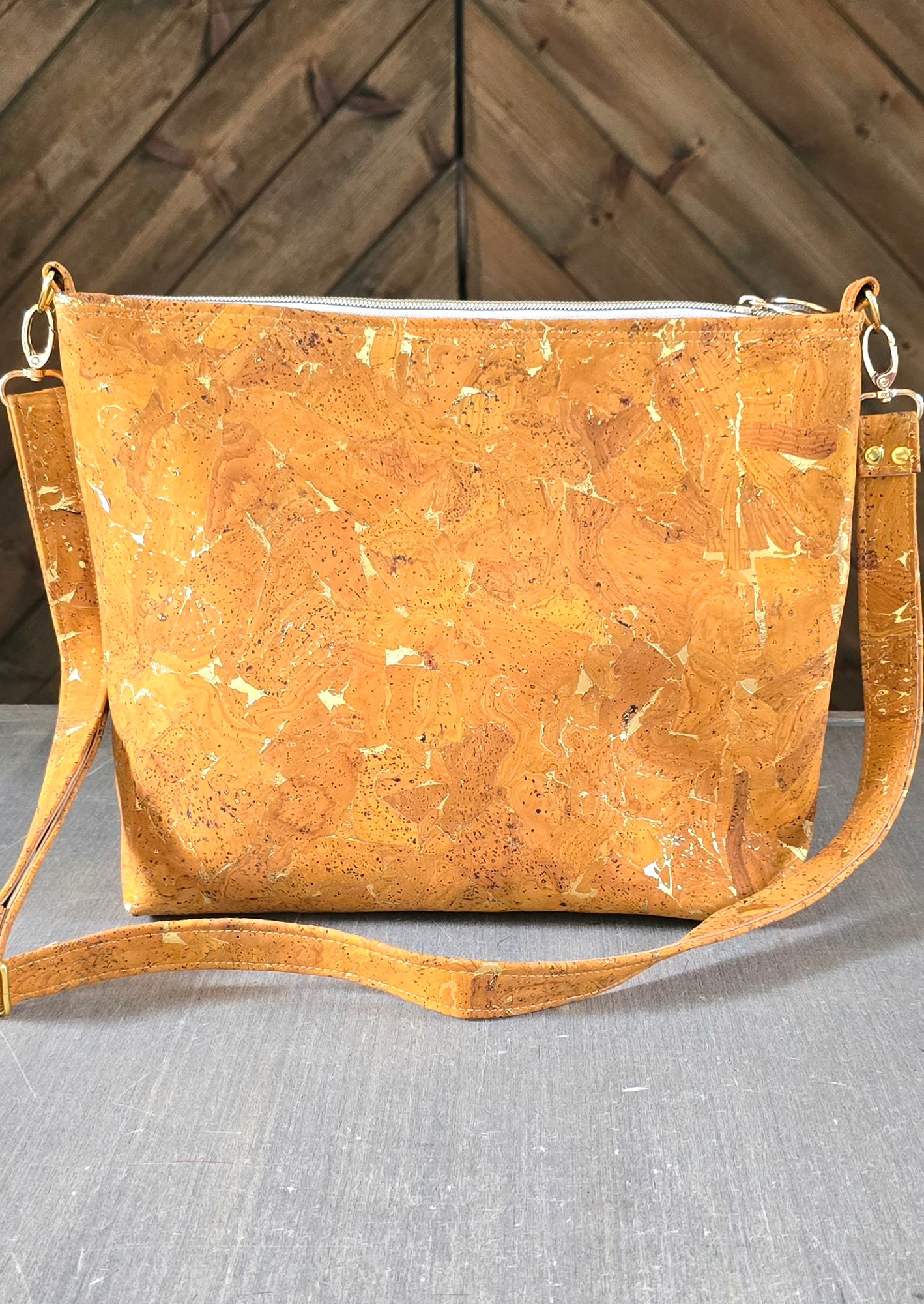 Yellow-gold flakes Cork Bag