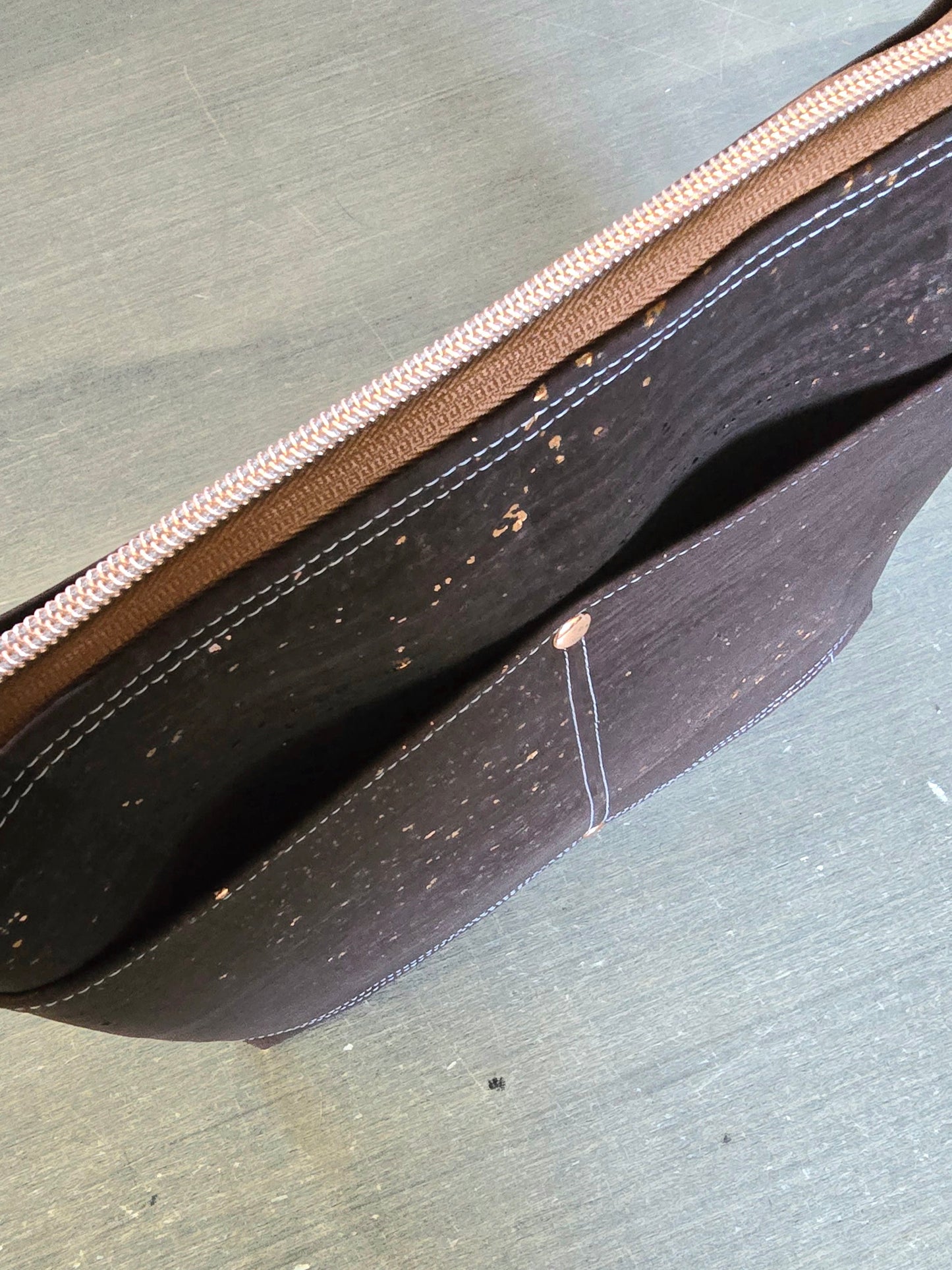 Brown Cork with golden flakes Shoulder Bag