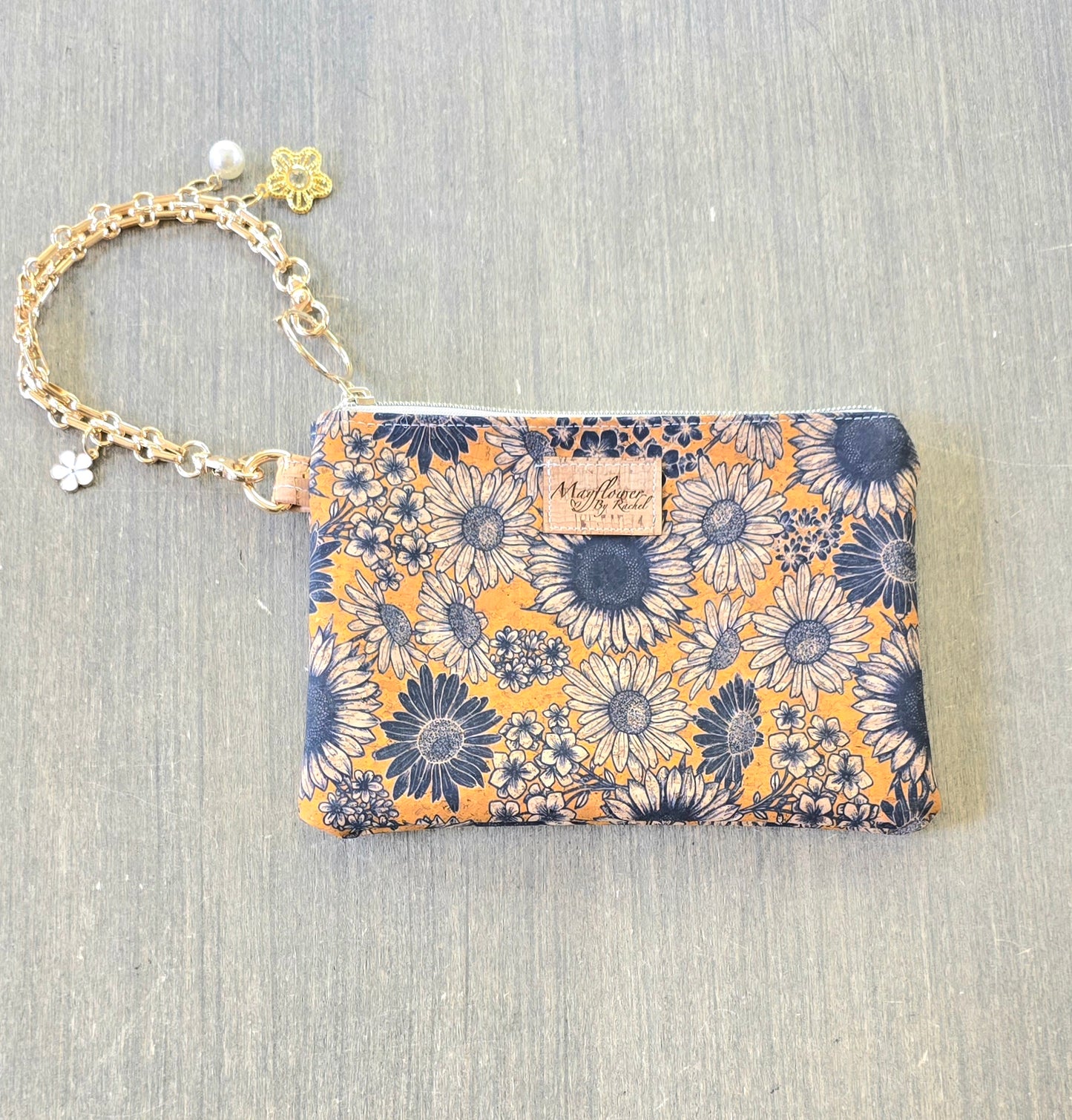 Wristlet bag with gold bracelet ✨️