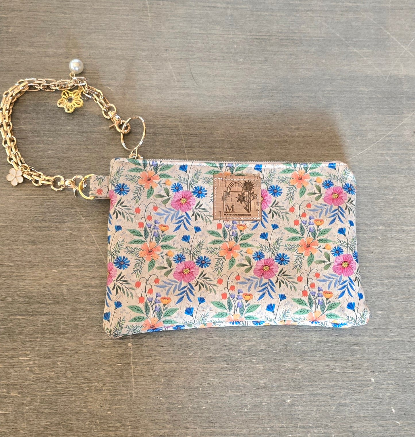 Spring wristlet bag