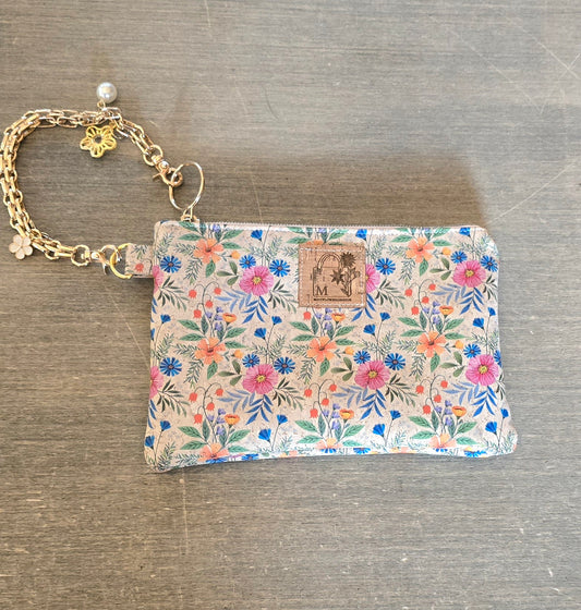Spring wristlet bag