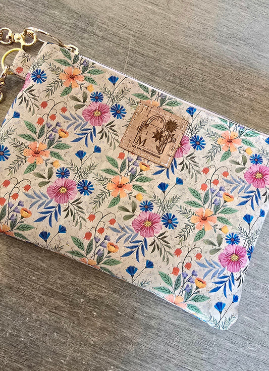 Spring wristlet bag