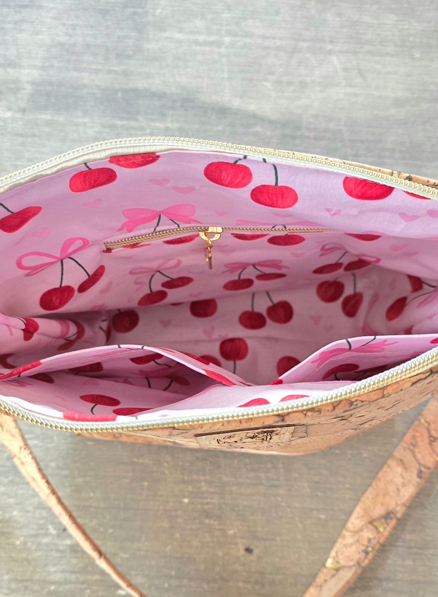 Natural with flakes cork shoulder bag