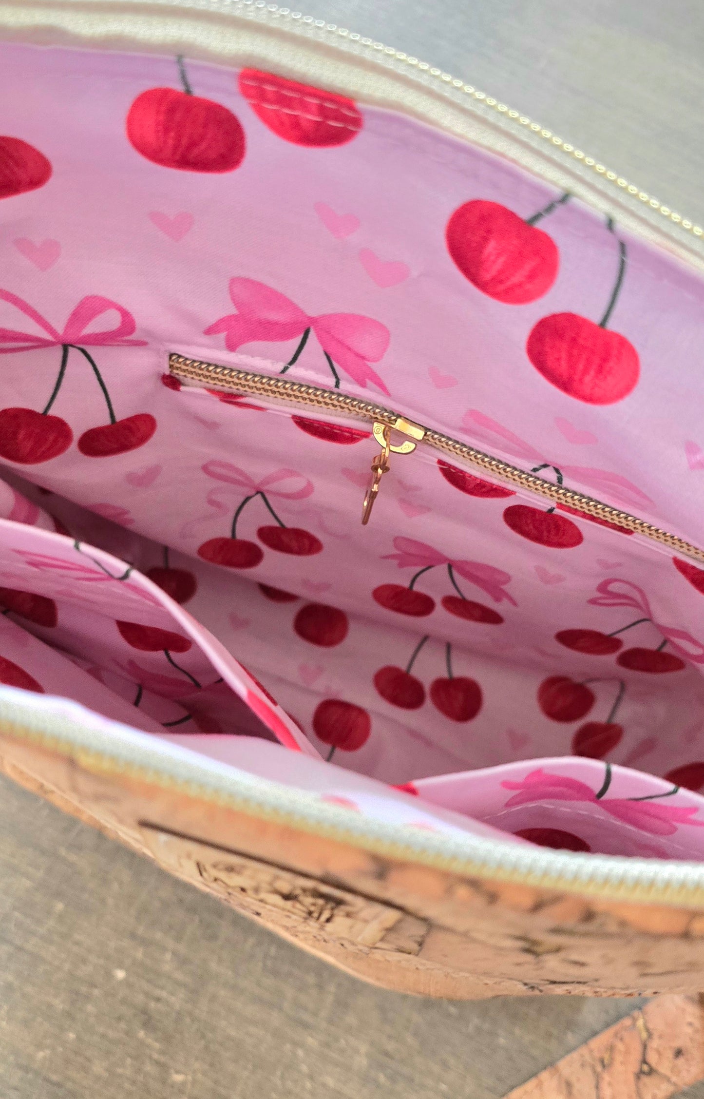 Natural with flakes cork shoulder bag