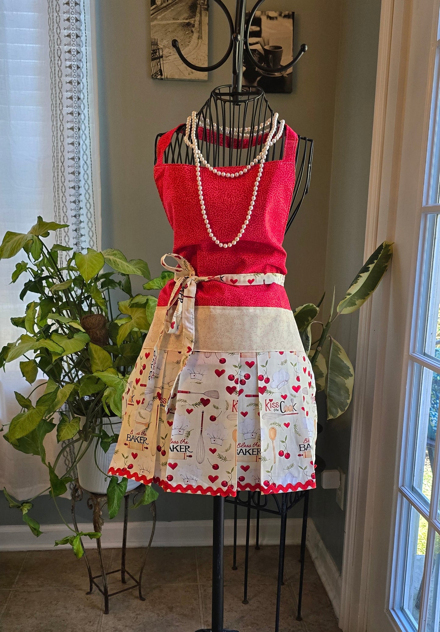 Kiss the Baker kitchen Apron