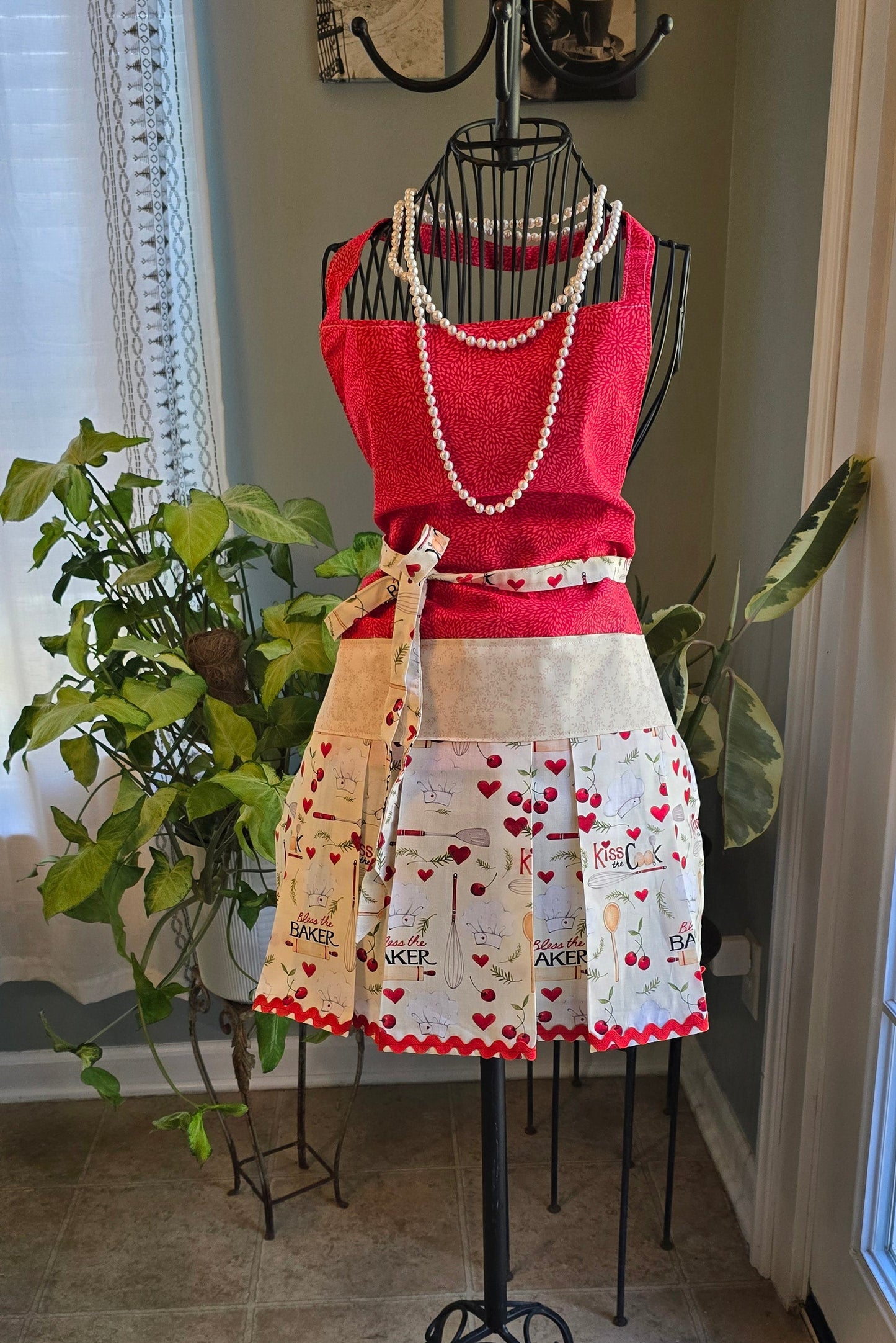 Kiss the Baker kitchen Apron